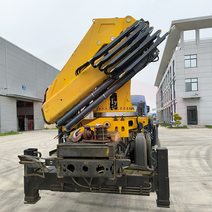 (SQZ300A.3) 14 Ton Knuckle Boom Truck Mounted Crane