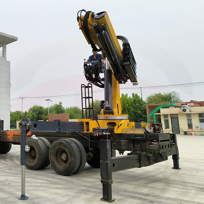 (SQZ350A.4) 16 Ton Knuckle Boom Truck Mounted Crane